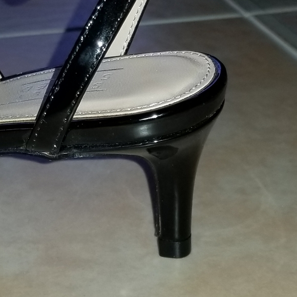 Simply Styled Black Shes - Picture 6 of 6